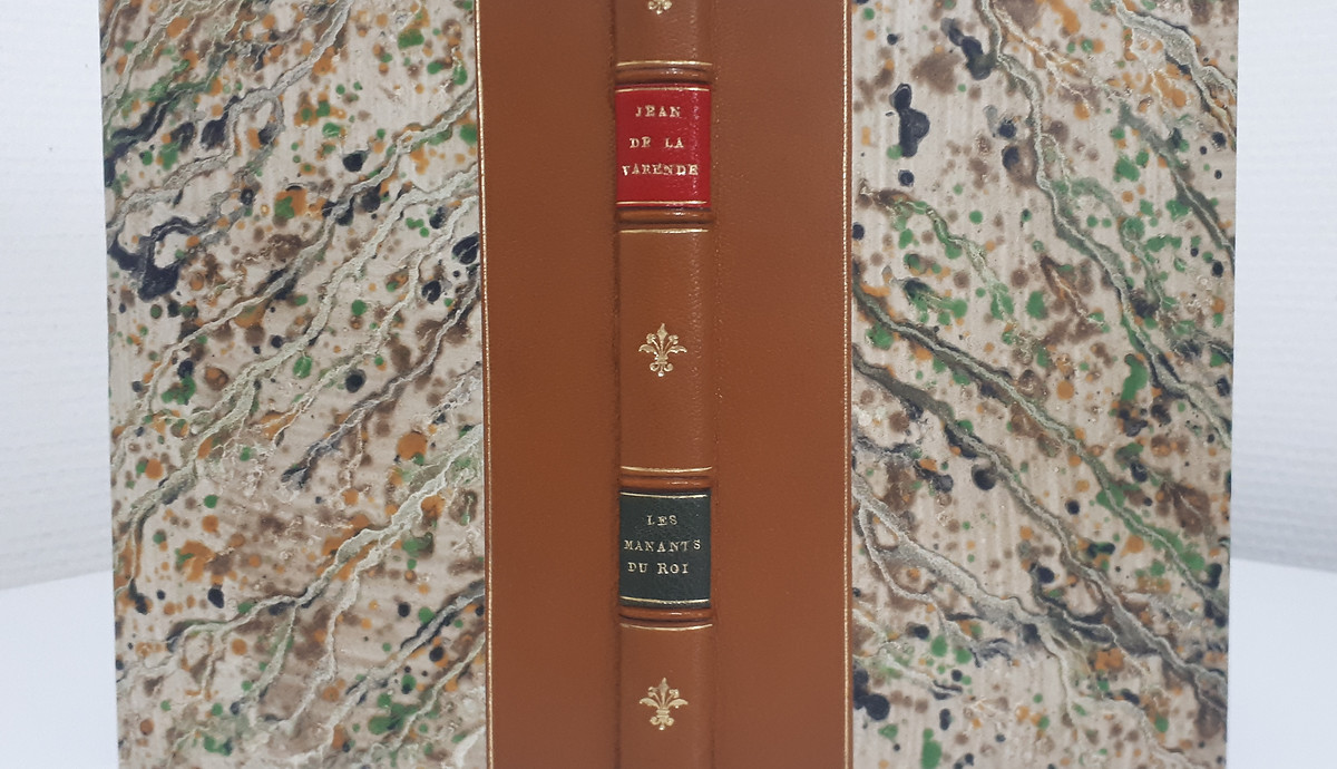 reliure classique quatre nerfs cuir marron reliure en mi cuir gabriel de sevin reliure dorure papier marbré